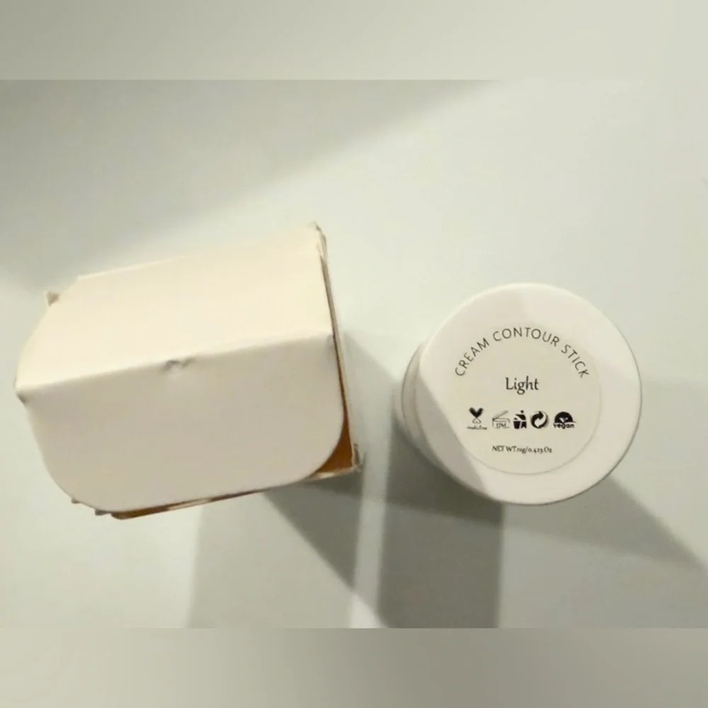 $2 Peachy Queen Contour Stick~New~$2 WITH ANY $10 ORDER OR MORE ITEMS